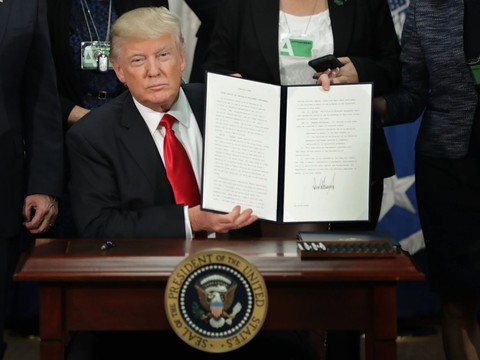 Le décret migratoire de Trump est entré en vigueur aux Etats-Unis