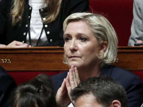 Marine Le Pen mise en examen pour abus de confiance