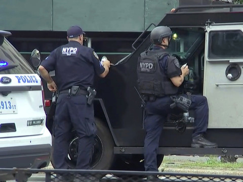 Un homme tire dans un hôpital à New York: des personnes touchées