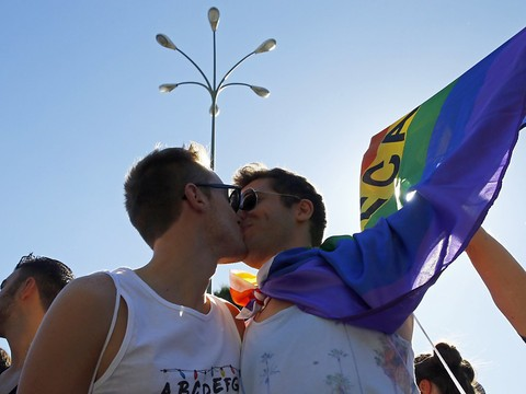 Centaines de milliers de personnes à Madrid pour les droits LGBT