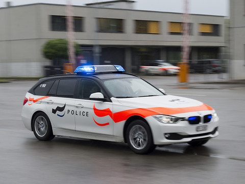 La police fribourgeoise interdit un concert de l'extrême droite