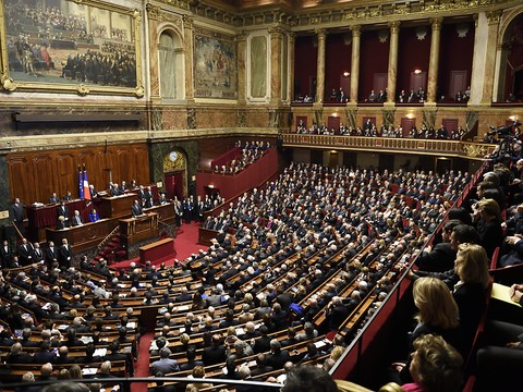 Macron délivre son discours à la nation depuis Versailles