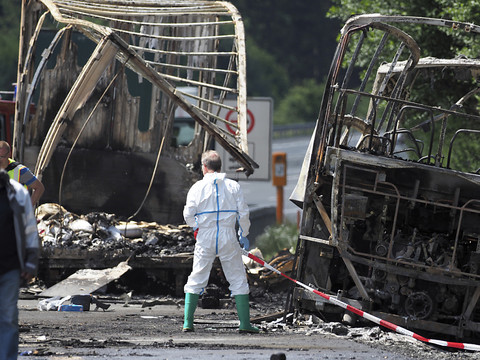 Accident de car en Bavière: 18 morts piégés par les flammes