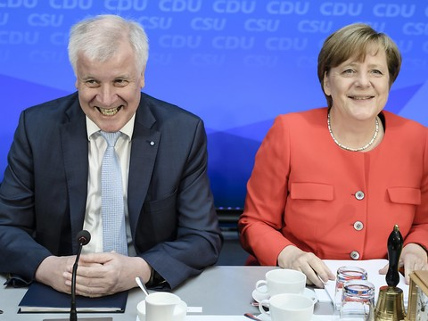 Programme CDU-CSU: Angela Merkel promet le plein emploi