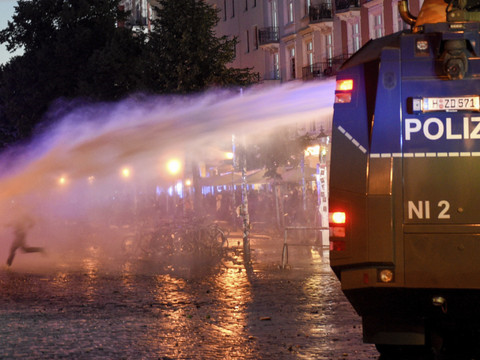 Troisième nuit de heurts entre policiers et manifestants à Hambourg