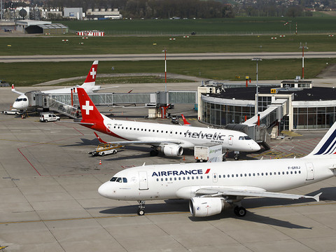 Données exigées depuis neuf nouveaux aéroports dont deux canadiens