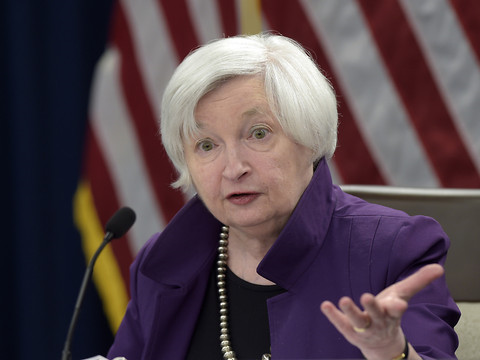 La Fed va poursuivre la remontée des taux, affirme Janet Yellen