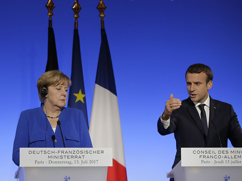 Paris et Berlin veulent développer en commun un avion de combat