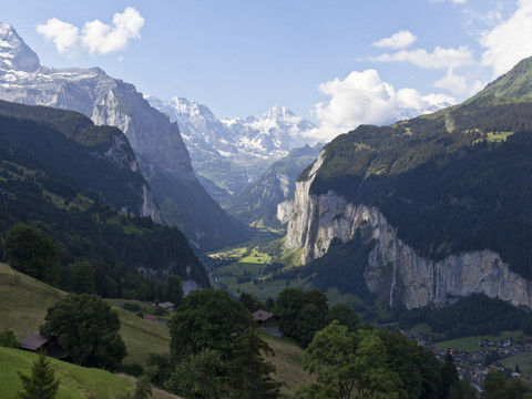 Un base jumper est mort après une chute dans l'Oberland bernois