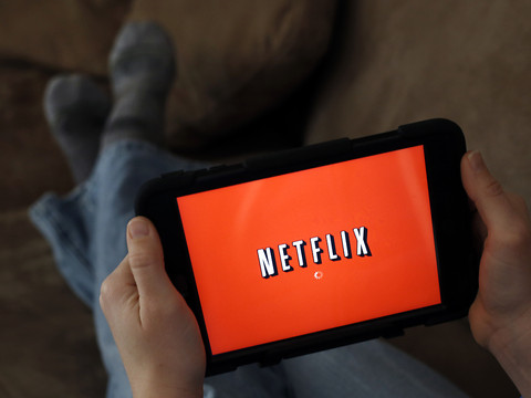Netflix gagne plus de 5 millions d'abonnés à 104 millions au 2T