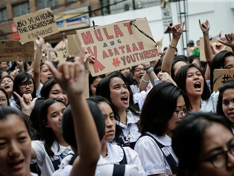 Le président Duterte veut cinq mois supplémentaires de loi martiale