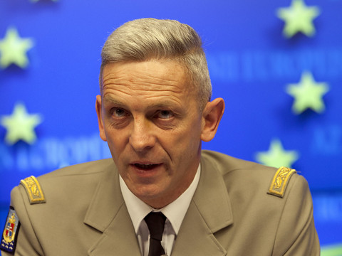 Démission du patron des armées françaises, en conflit ouvert avec Macron