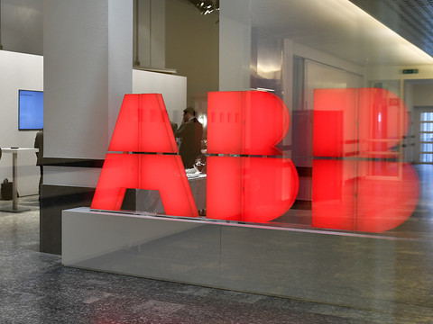 ABB fait bondir son bénéfice net au premier semestre
