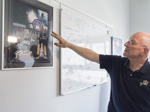 Il y a 25 ans, Claude Nicollier entrait dans l'espace et l'histoire