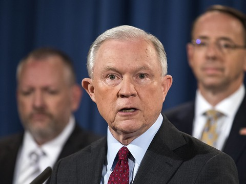 Deux sites de trafic de drogue et d'armes fermés sur le 