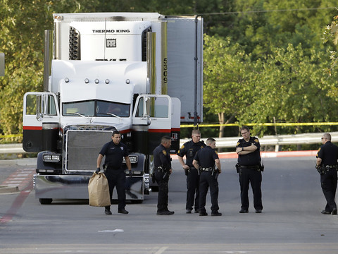 Neuf migrants morts et 30 blessés dans une remorque au Texas