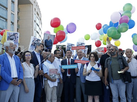 Début du procès de reporters du journal d'opposition turc Cumhuriyet