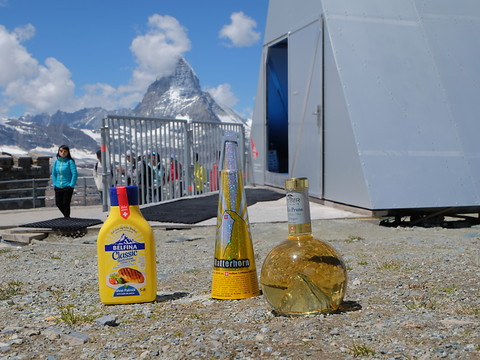 Le Cervin exposé comme support publicitaire de produits