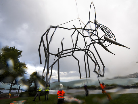 Un éléphant atterrit sur les quais de Montreux