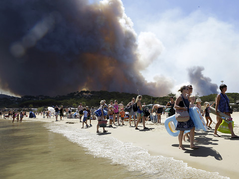 France: trois personnes en garde à vue après les feux du Sud-Est