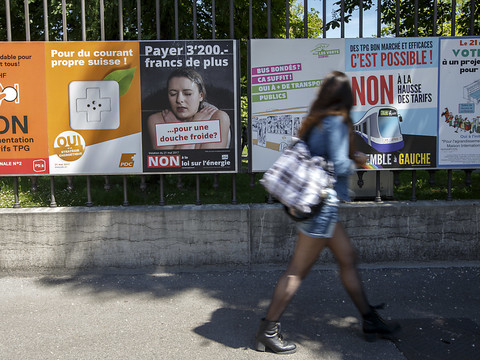 Initiatives populaires: la Suisse priée de mieux les contrôler