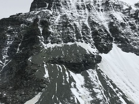 Un alpiniste étranger se tue en Valais