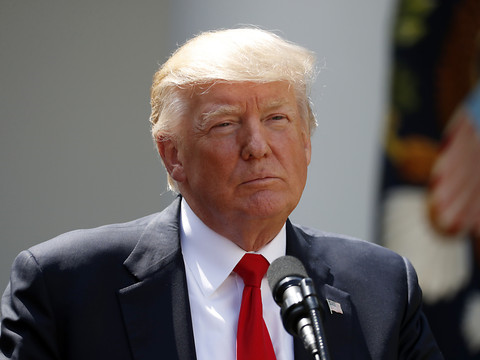 Santé: Trump menace de couper les subventions fédérales