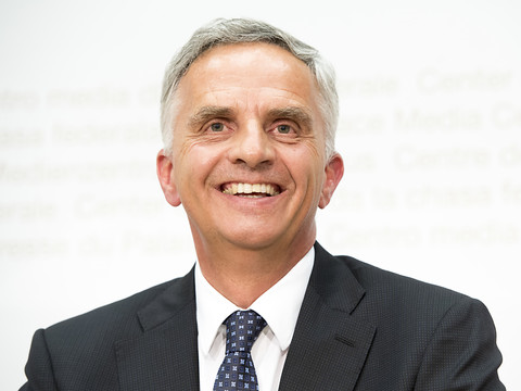 Didier Burkhalter défend la neutralité suisse