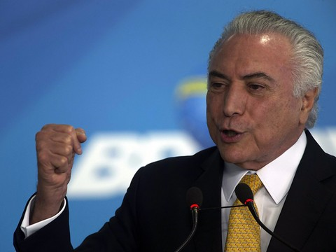 Le président brésilien Michel Temer échappe à un procès
