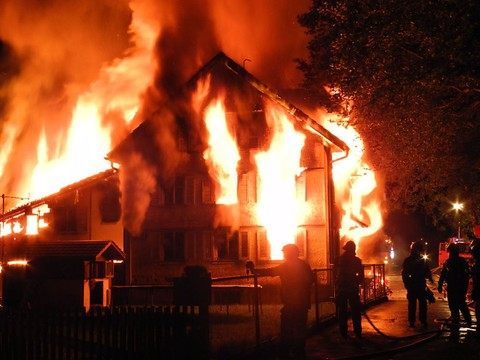 Auberge totalement détruite par les flammes à Siebnen (SZ)