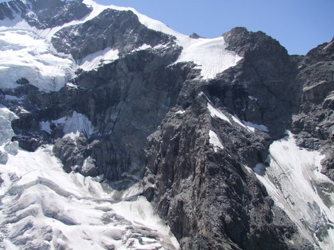 Trois alpinistes se tuent en escaladant le Piz Bernina (GR)