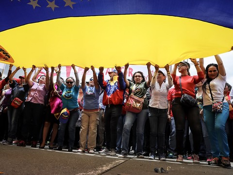 Début de la séance inaugurale de l'Assemblée constituante