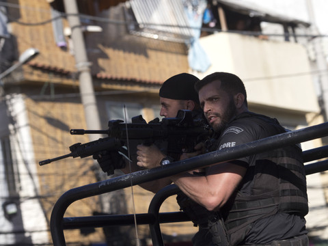 Démonstration de force de l'armée dans des favelas de Rio: 2 morts