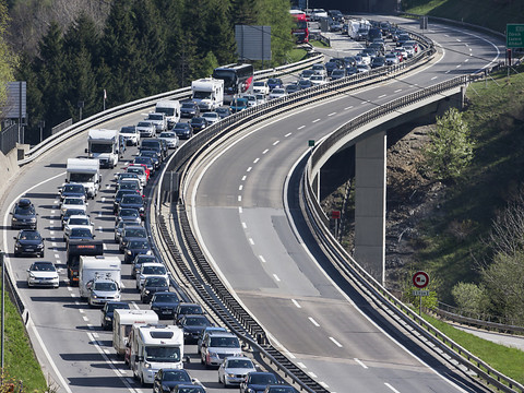 Bouchons de part et d'autre du Gothard ce week-end