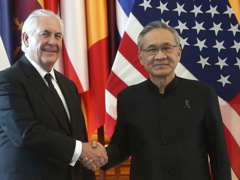 Tillerson veut convaincre Bangkok d'isoler la Corée du Nord