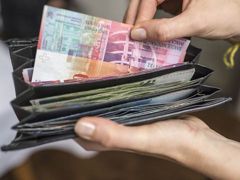 Travail.Suisse exige des hausses de salaires allant jusqu'à 2%