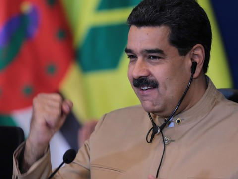Nouvelles sanctions contre le Venezuela, toujours sourd aux pressions