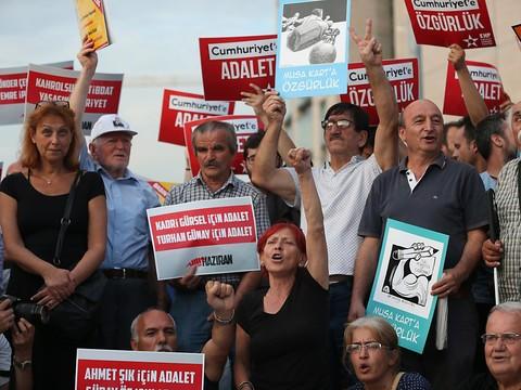 Mandats d'arrêt en Turquie contre 35 personnes
