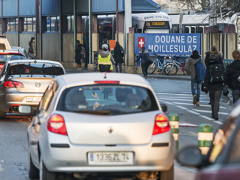 Légère hausse des travailleurs frontaliers au deuxième trimestre en Suisse