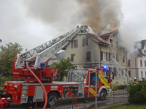 Un homme saute du 2e étage pour échapper aux flammes à Romanshorn