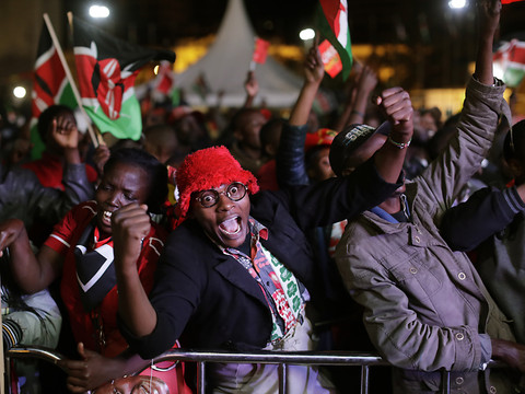 Vainqueur de la présidentielle au Kenya, Uhuru Kenyatta lance un appel au calme