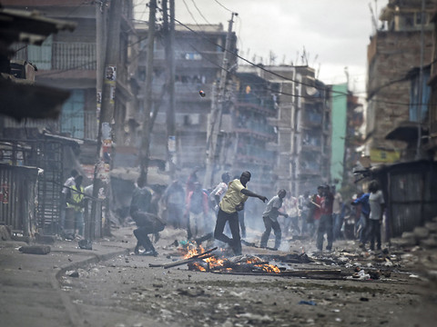 Onze morts au Kenya, l'opposition dénonce la réélection de Kenyatta