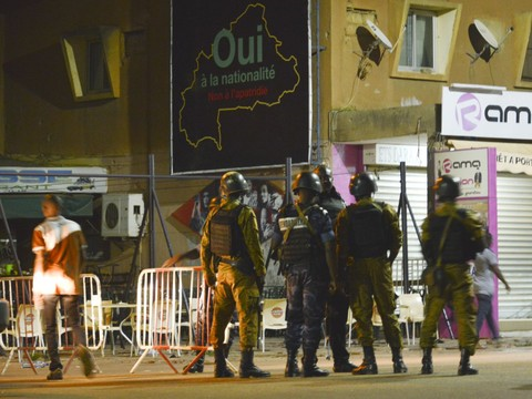 Burkina: une attaque terroriste d'un restaurant à Ouagadougou fait 18 morts