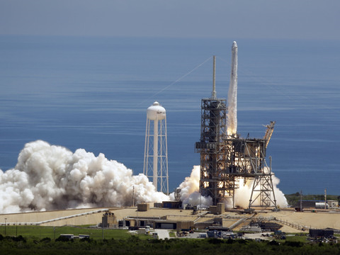 SpaceX lance un super ordinateur vers la Station spatiale
