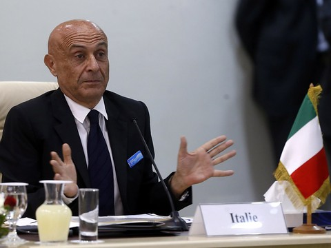 Marco Minniti voit la lumière au bout du tunnel