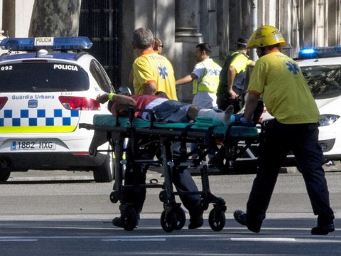 Attentat à Barcelone: 13 morts, 2 arrestations, chauffeur en fuite