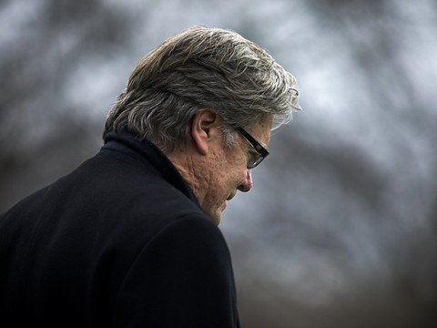 Steve Bannon, conseiller de Trump, quitte la Maison Blanche