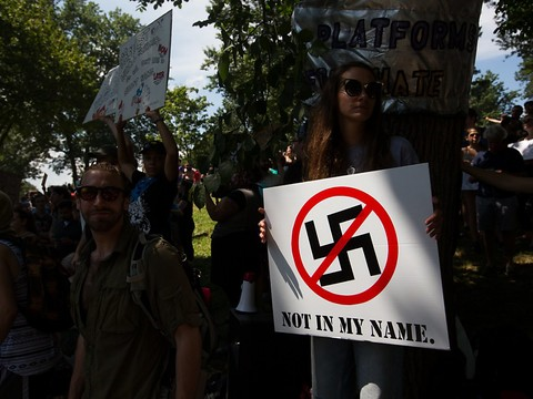 Charlottesville: le secrétaire au Trésor défend Donald Trump