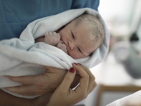Mia et Noah restent les prénoms les plus populaires