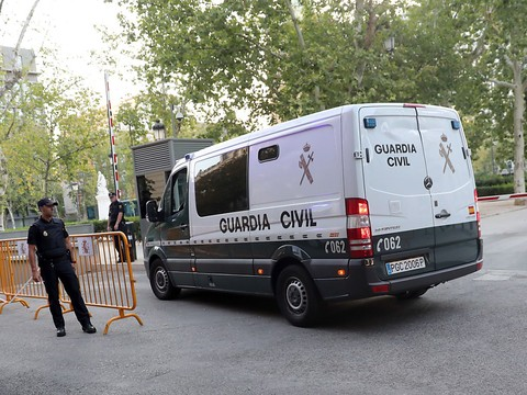 Espagne: les quatre survivants de la cellule djihadiste présentés à un juge